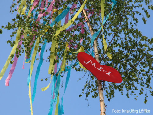 Tradition: ein Maibaum für Verliebte. Foto: kna/Jörg Löffke