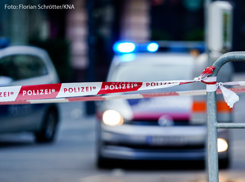 Die Polizei sichert die Wiener Innenstadt nach einem Terroranschlag ab. 