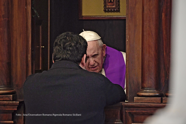 Einmal im Jahr zur Beichte gehen: Auch das gehört zu den Kirchengeboten.