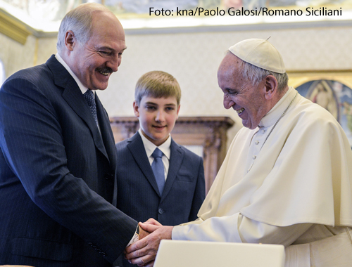 Weißrusslands Staatspräsident Alexander Lukaschenko ist am 21. Mai 2016 zusammen mit seinem Sohn von Papst Franziskus zu einer Audienz im Vatikan empfangen worden.