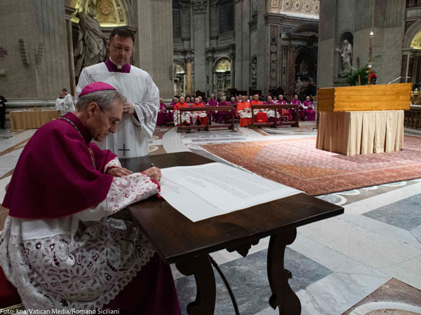 foto: kna/Vatican Media/Romano Siciliani