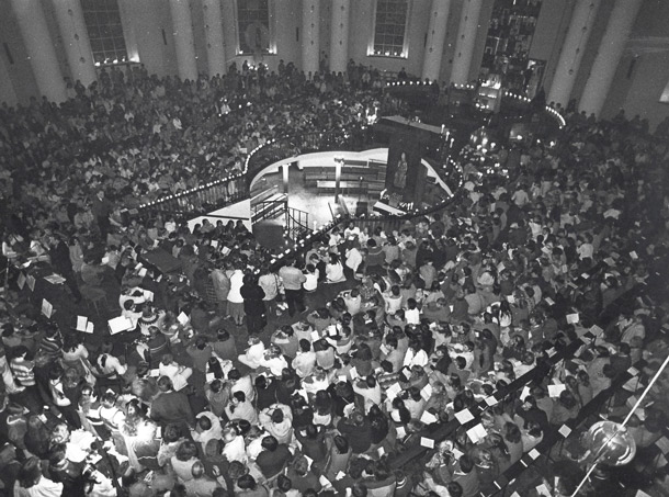 Taizégebet in der Berliner Sankt Hedwiks-Kathedrale