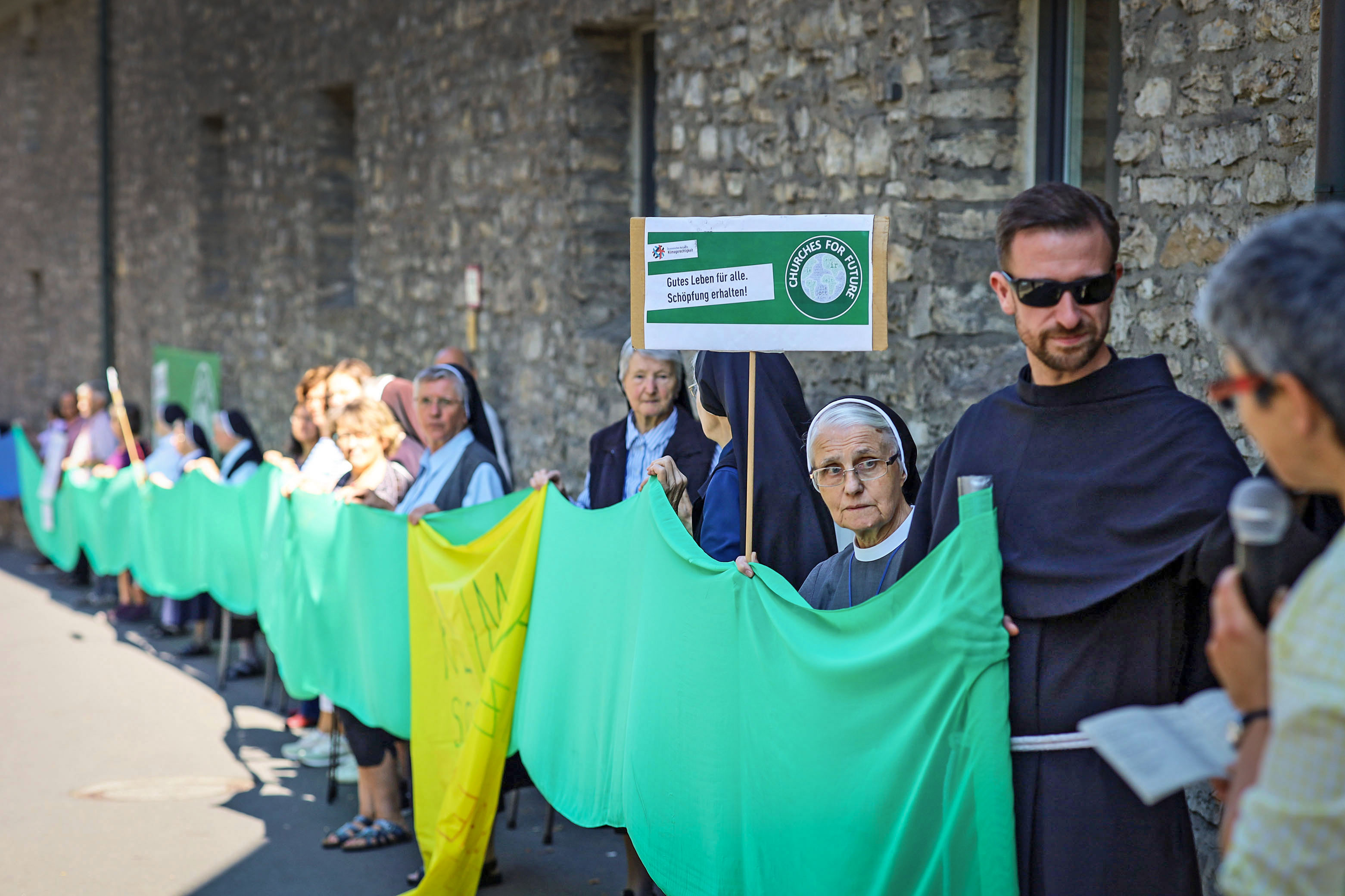 Klosterschwestern beim Klimastreik. 