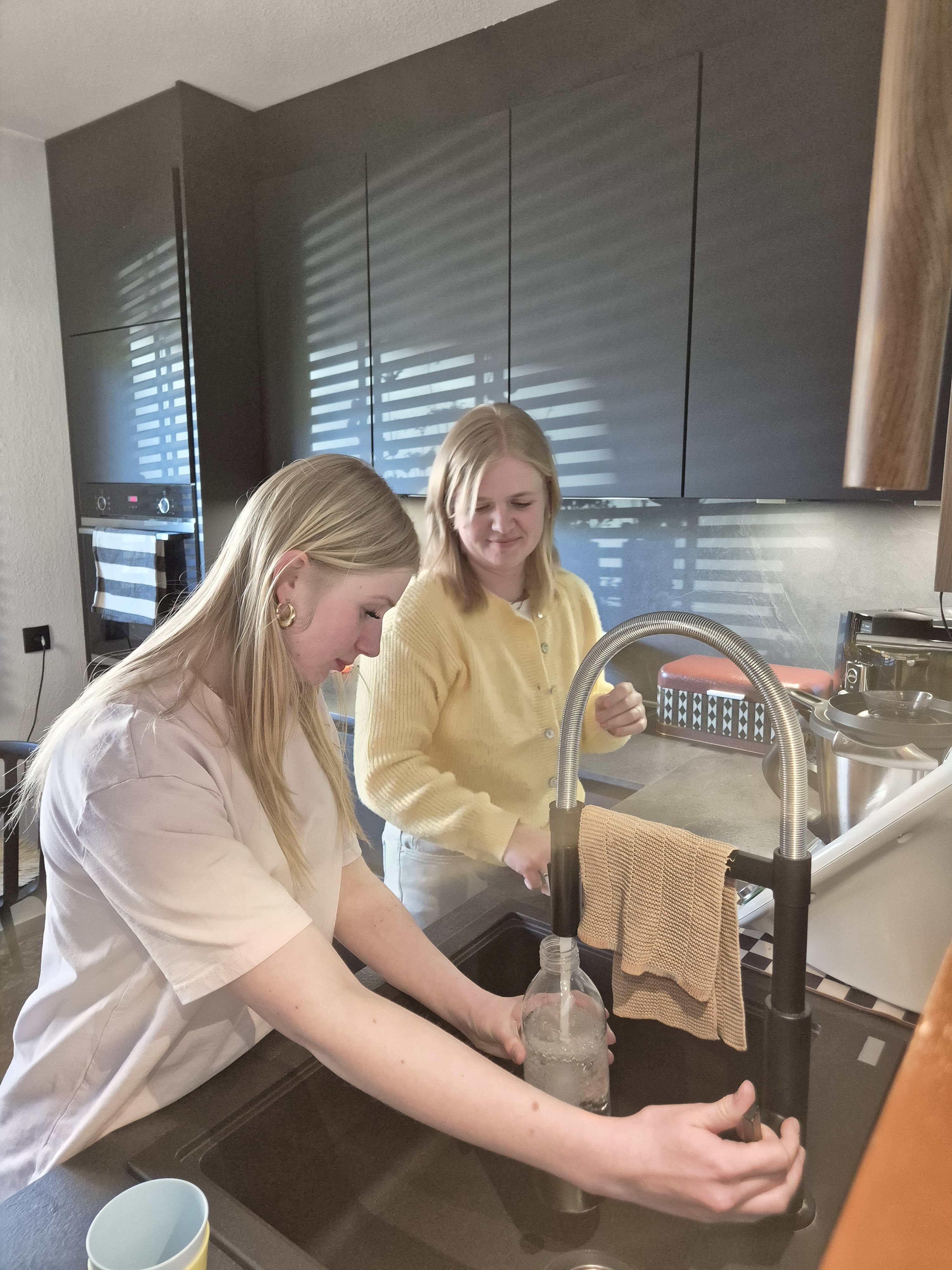 Zwei Frauen in der Küche