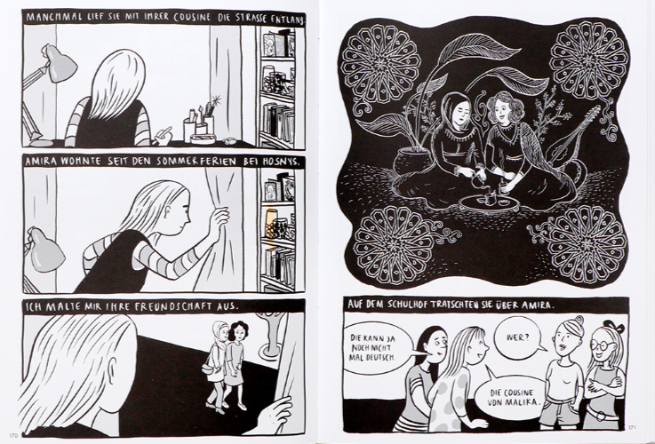 Eine Doppelseite im Comic "Glaub mir". Die Protagonistin steht am Fenster, schaut auf die Straße und sieht zwei Mädchen, die die Straße entlanglaufen. Eine davon trägt ein Kopftuch.