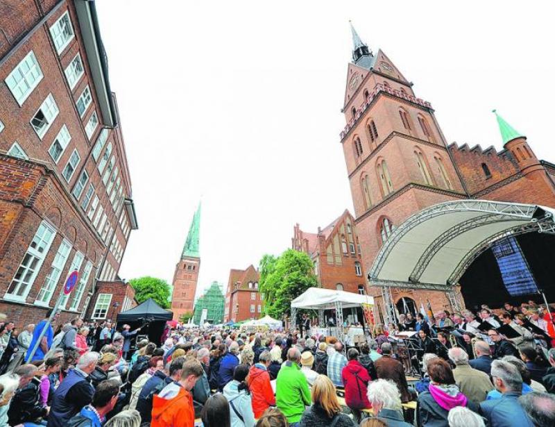 Wallfahrer speisen an 150 Tischen 