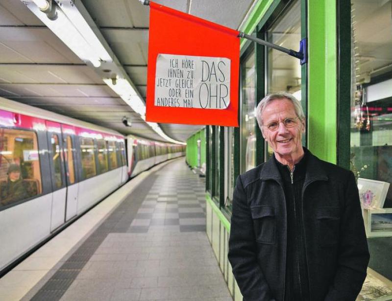 Der Zuhörer vom U-Bahnsteig