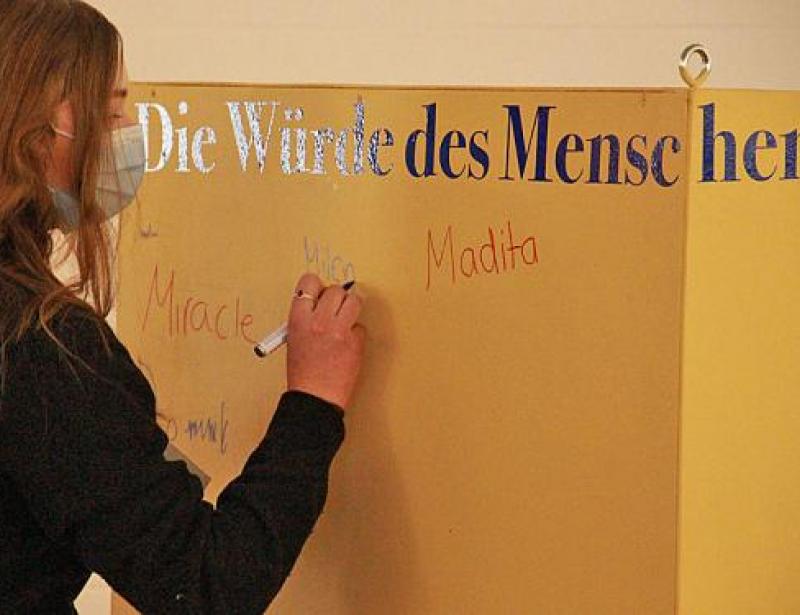 Der Menschenwürde verpflichtet