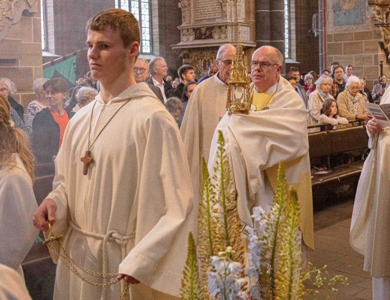 1300 Katholiken feiern Fronleichnam im Bremer Dom