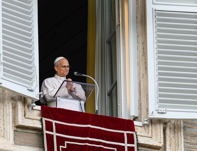 Papst Leo wird auf dem Petersplatz gefeiert