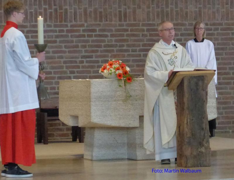 Nur mit Abstand am Altar