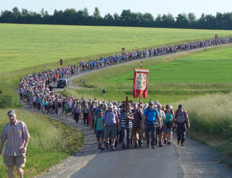 Pilger machen sich geistig auf den Weg