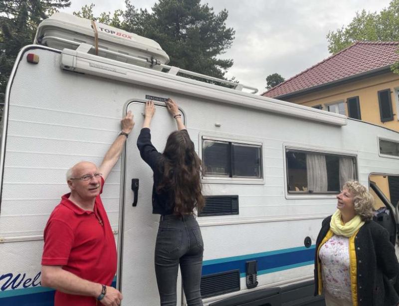 Bruder Gabriel mit Wohnmobil auf Tour