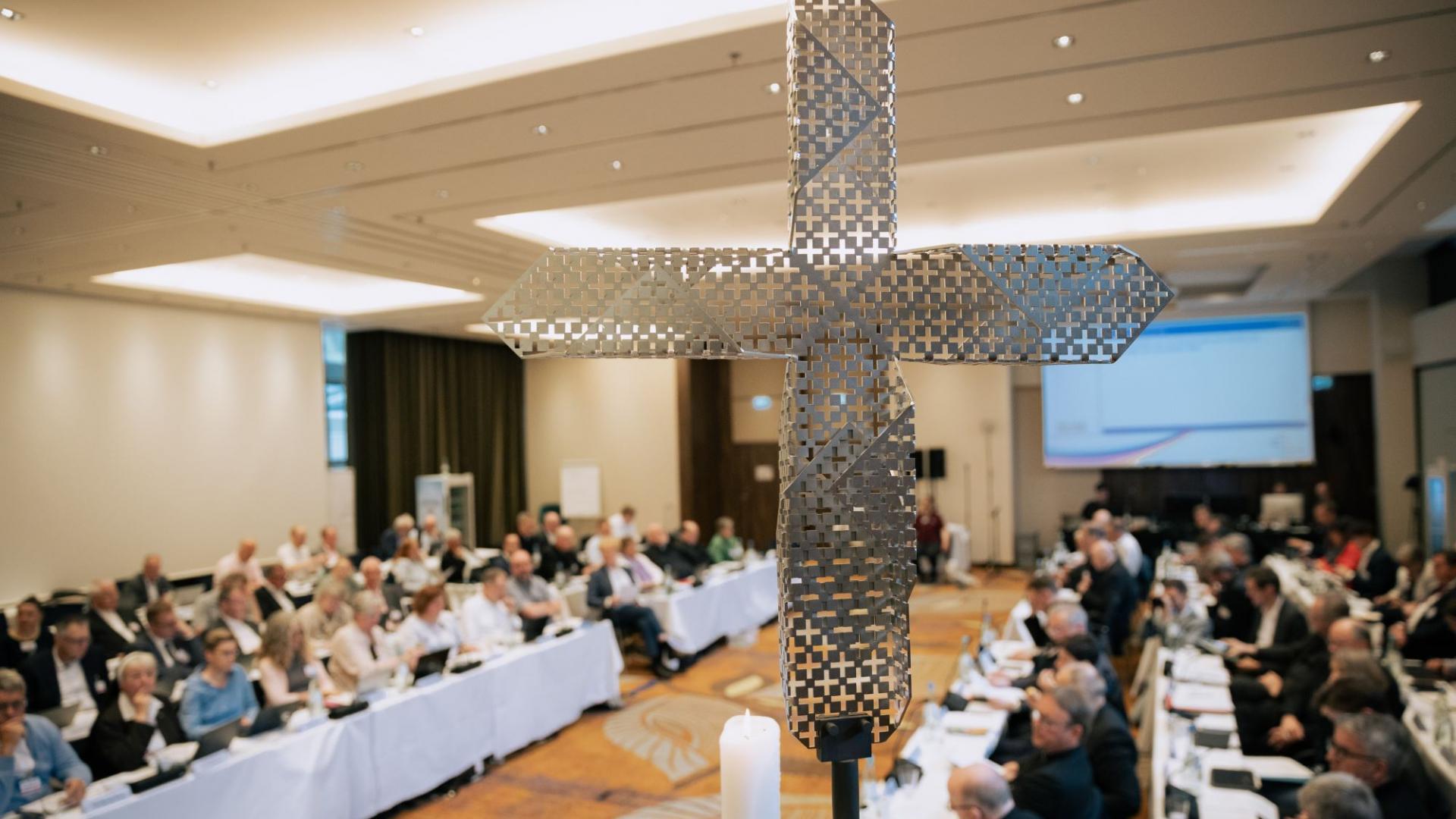 Teilnehmer beim Treffen des Synodalen Ausschuss in Mainz