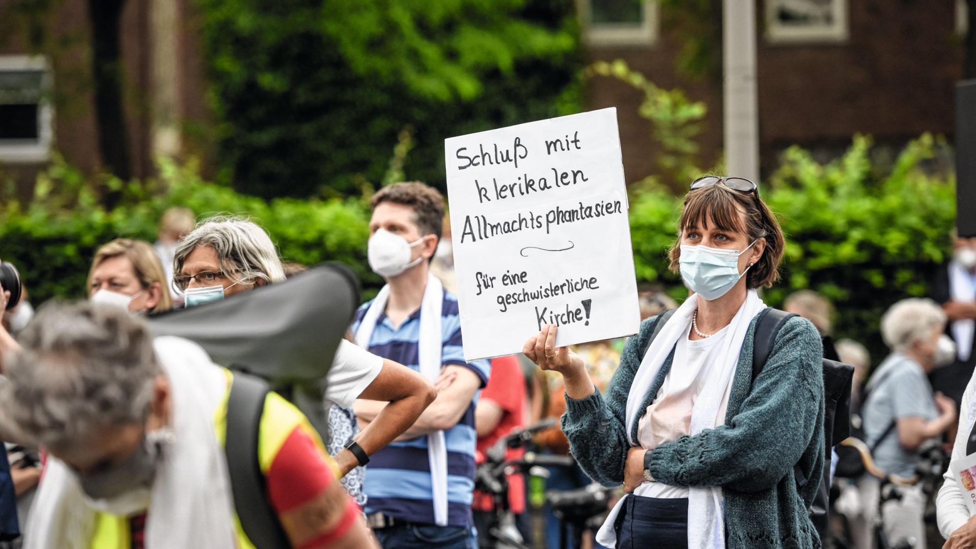 Demo für bessere kirchliche Machtverteilung