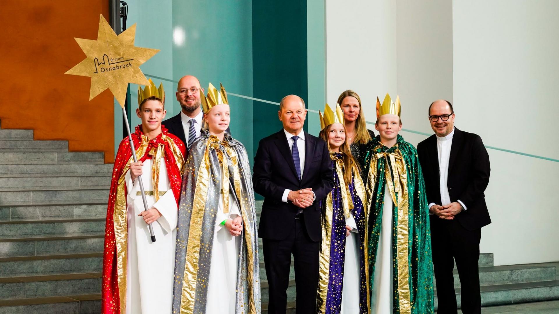 Sternsinger aus dem Bistum Osnabrück bei Bundeskanzler Scholz