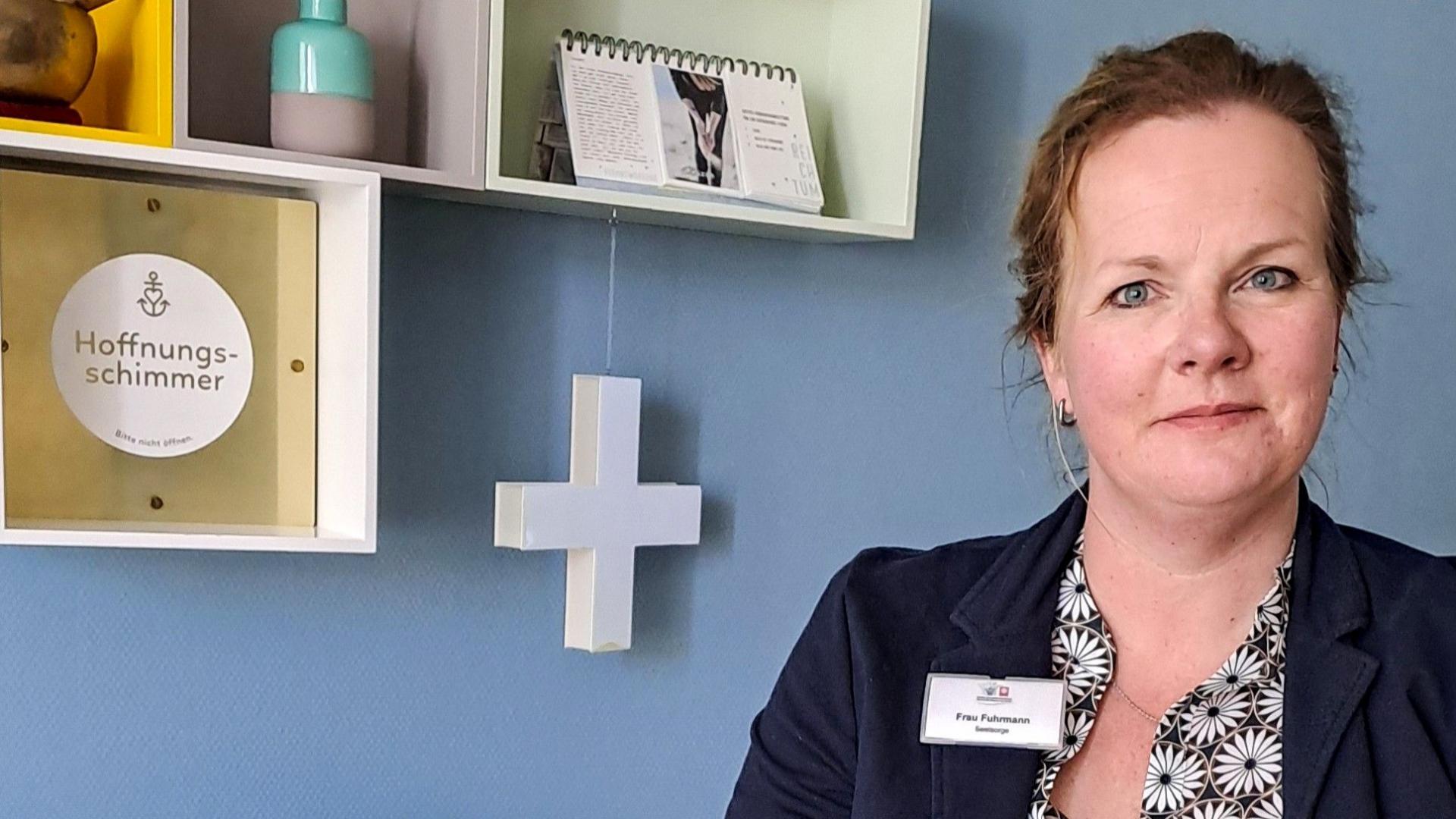 Seelsorgerin im Büro