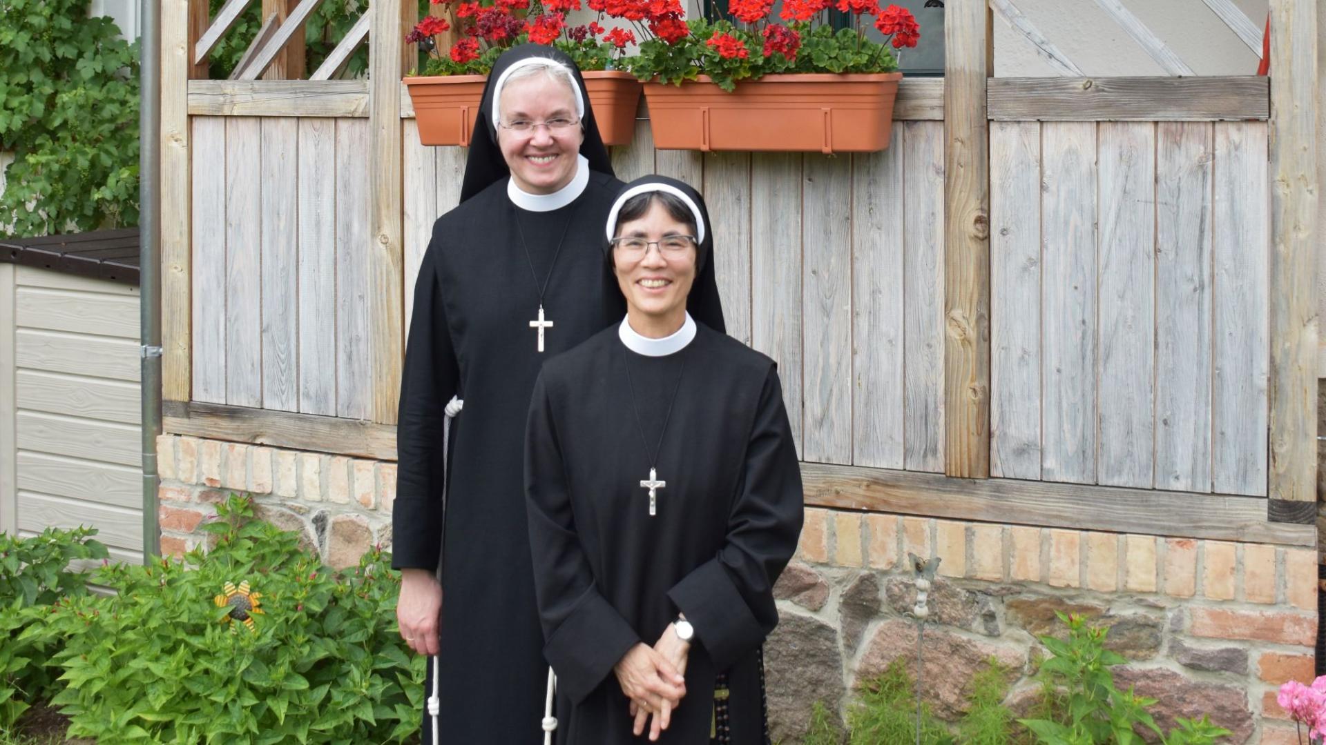 zwei Ordensfrauen