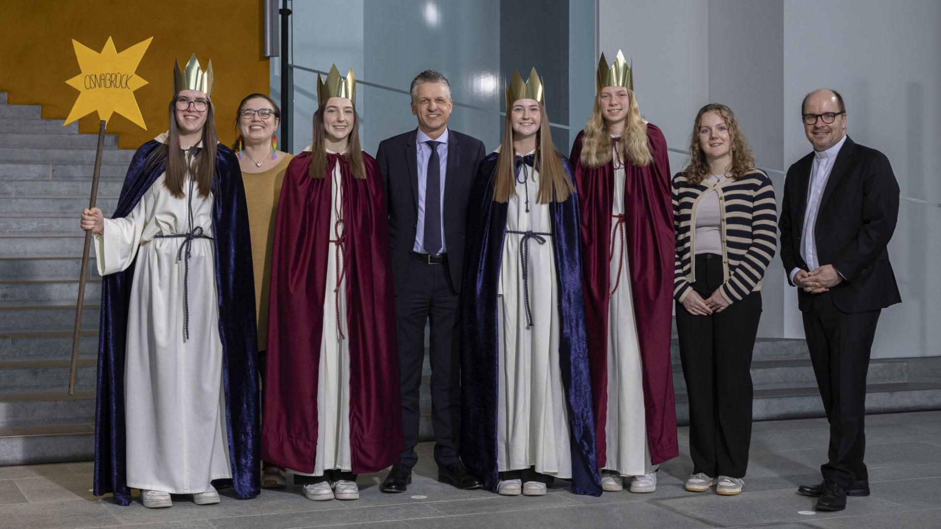 Sternsingergruppe im Bundeskanzleramt