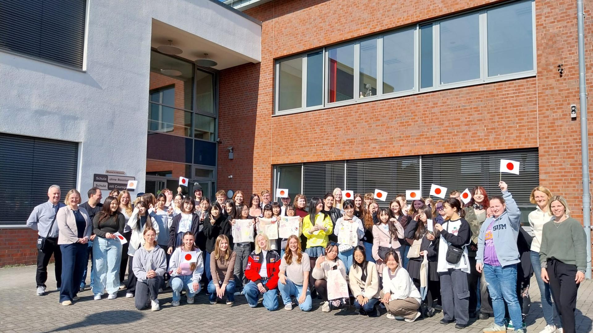 eine gruppe von schülerinnen