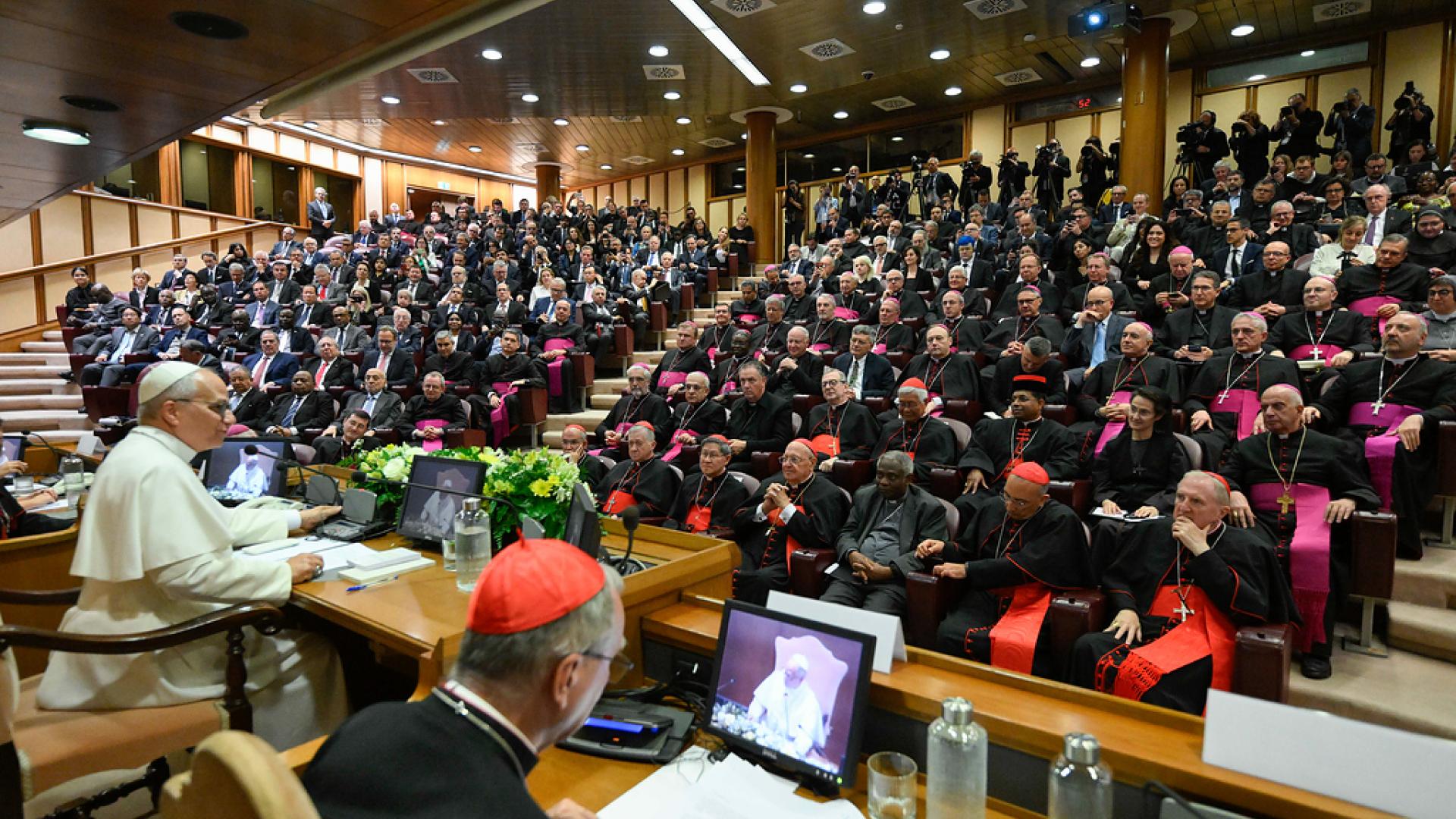 Papst fordert Regeln für KI 
