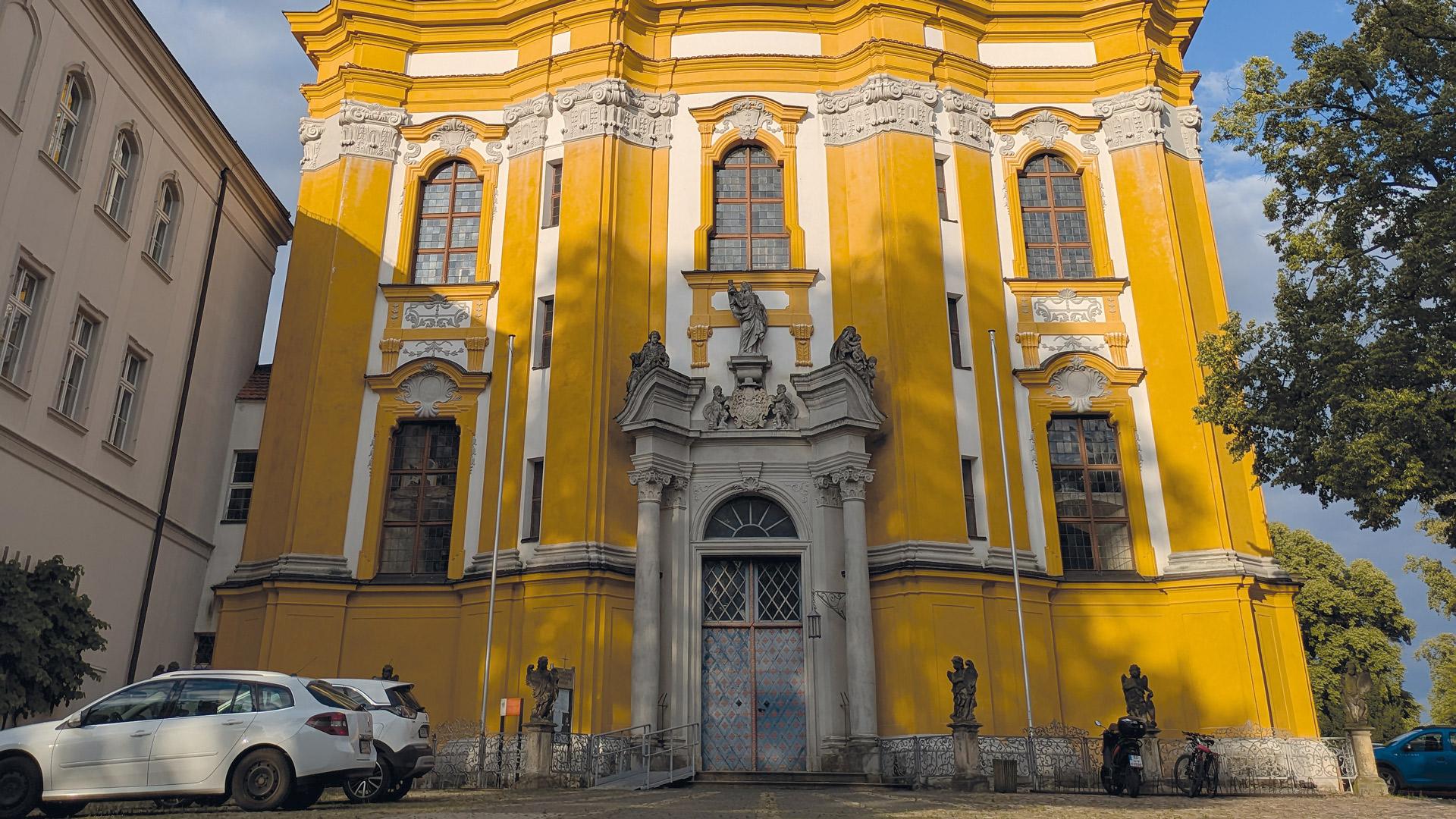 Bild der barocken Stiftskirche St. Marien in Neuzelle