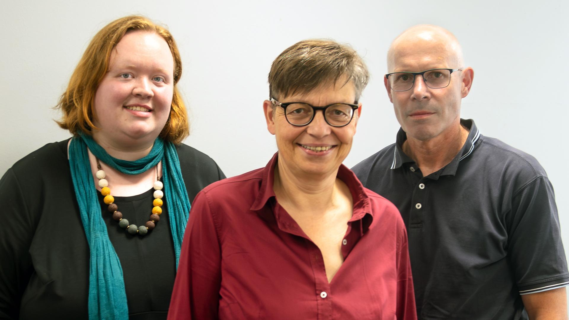 Portraitfoto von drei Menschen