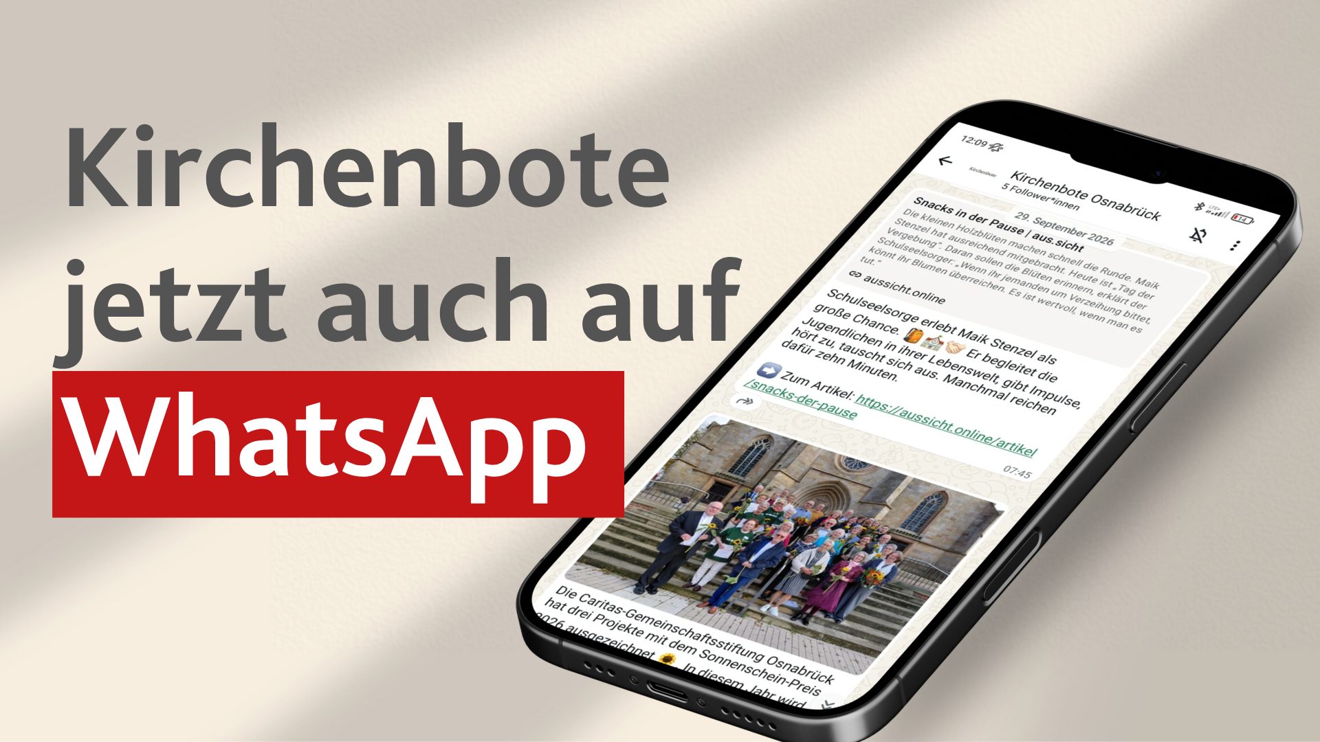 Text auf hellem Hintergrund und im Vordergrund ein Smartphone